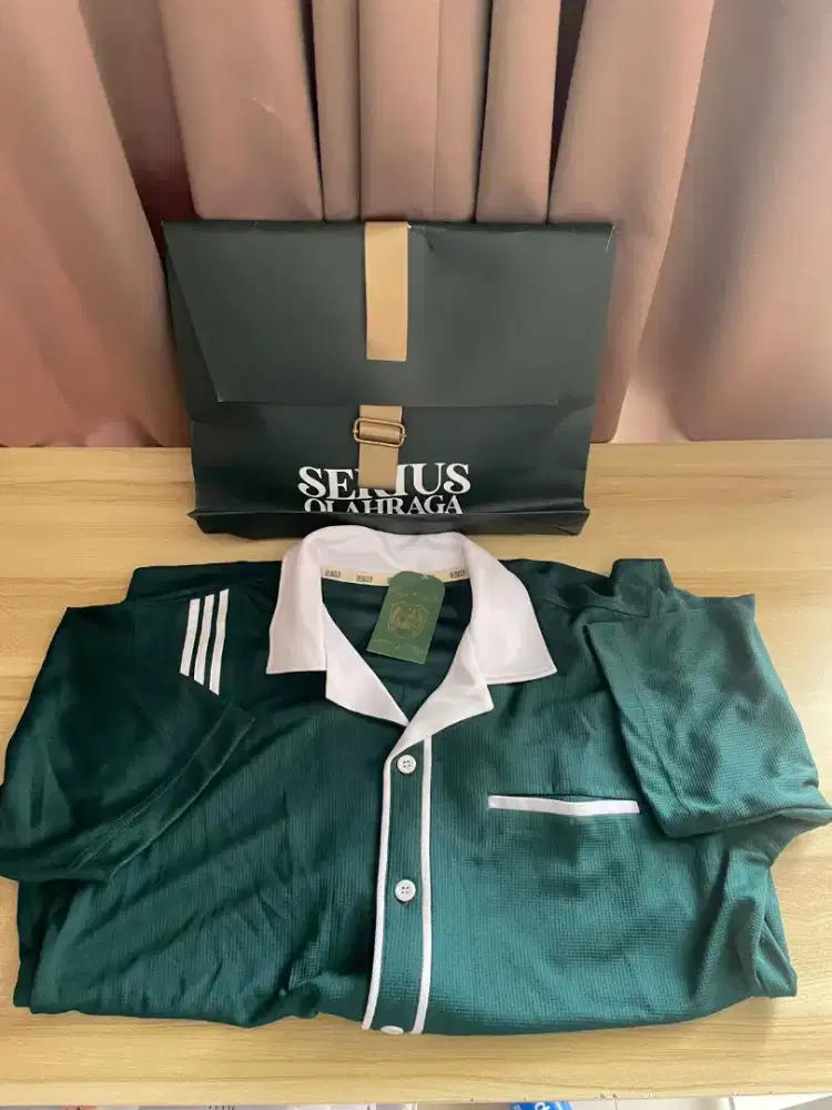 Baju golf brand serius olahraga