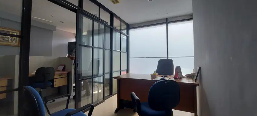 Ruang Kantor Full Furnish di Apartemen Cervino Tebet Jakarta Selatan