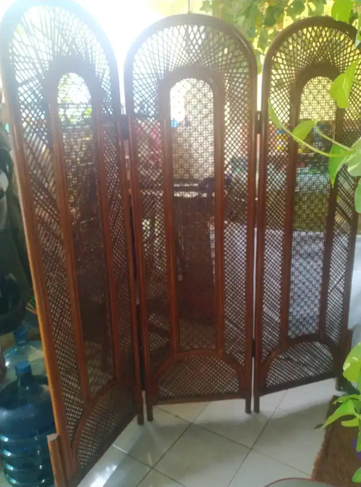 Partisi rotan 3 sekat / pembatas