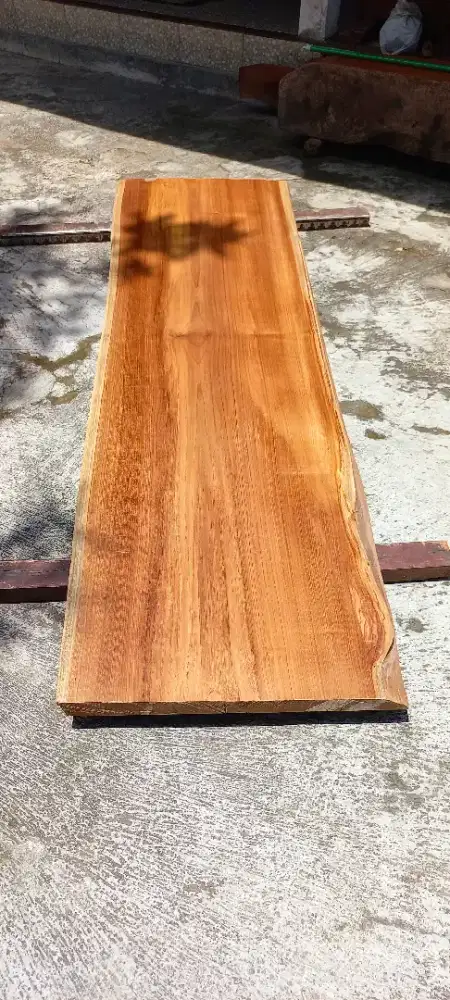 Papan lebar kayu jati utuh