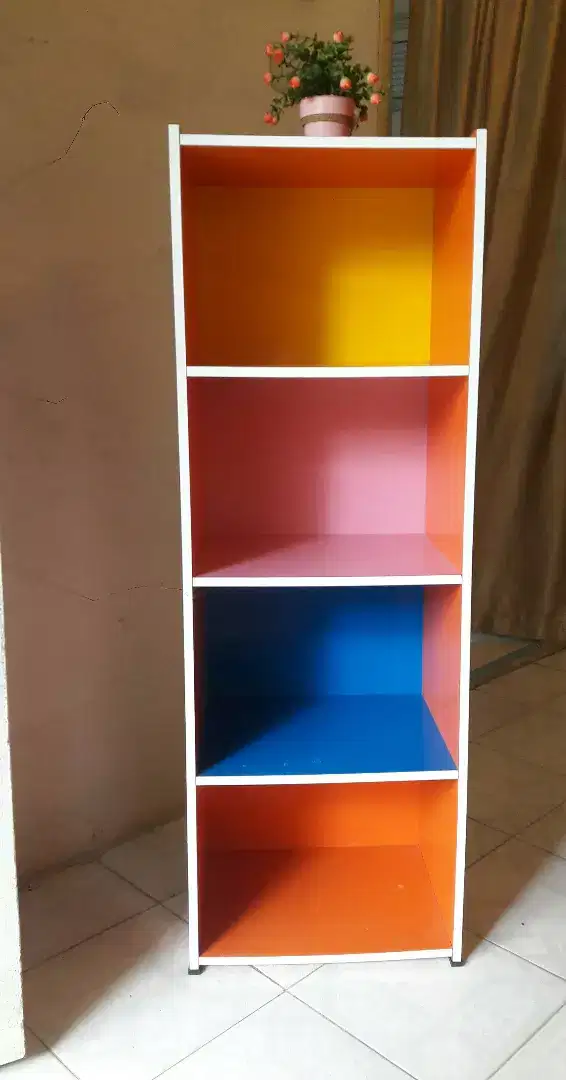 Lemari serbaguna bahan kayu