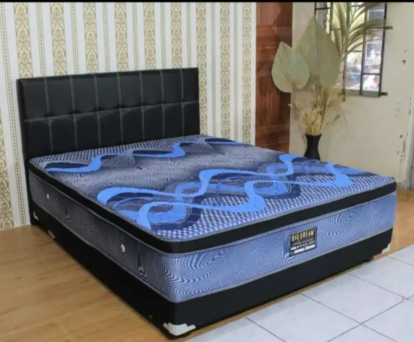 Satu set springbed plus dipan