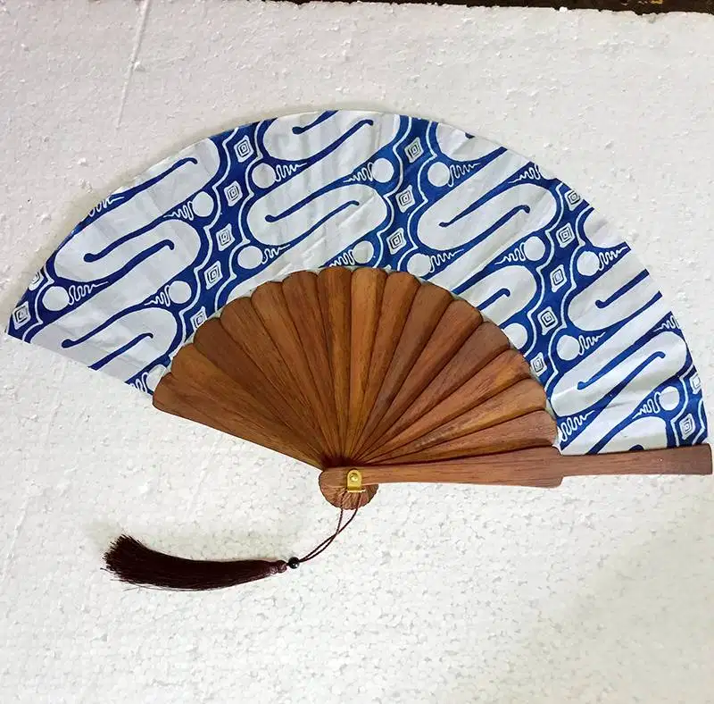 kipas kayu jati etnik