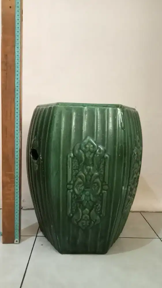 Guci Kuno Model Bangku