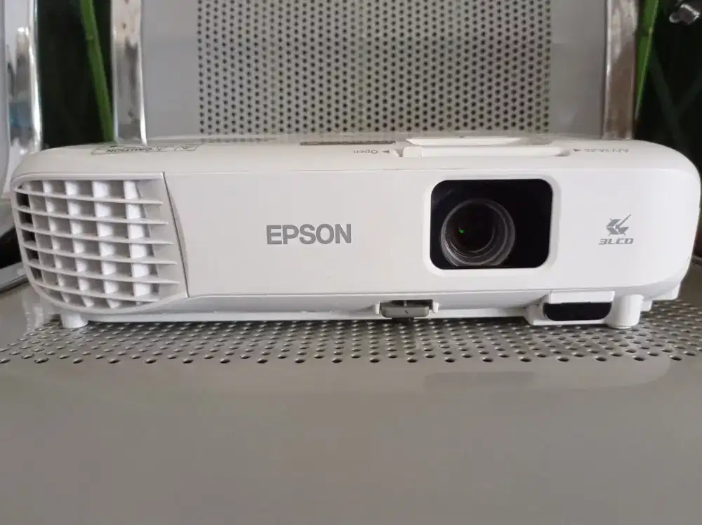 proyektor EPSON EB-S400 SECOND SEGEL