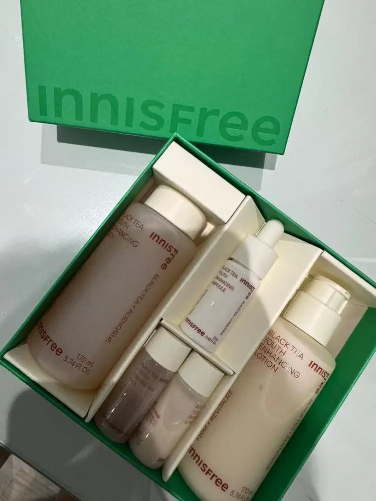 Innisfree black tea set
