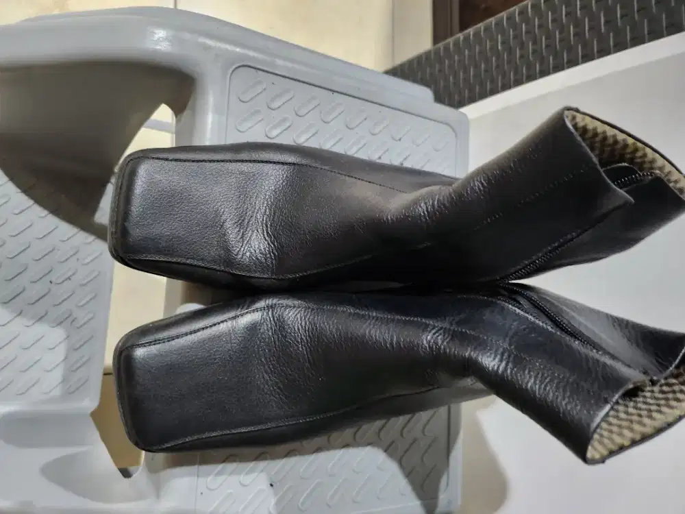 Dijual sepatu bot wanita