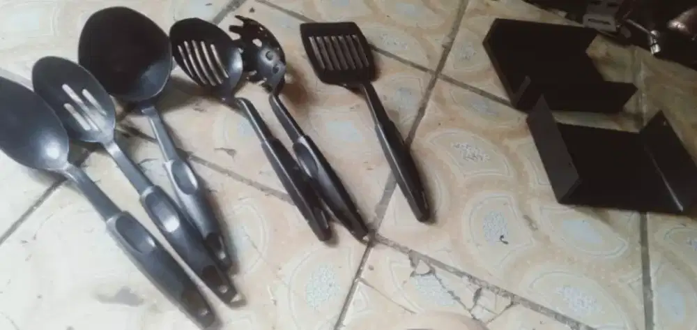 Slhkn plh slh 1 dr se paket sendok atau kotak besi brg baru hrg murah