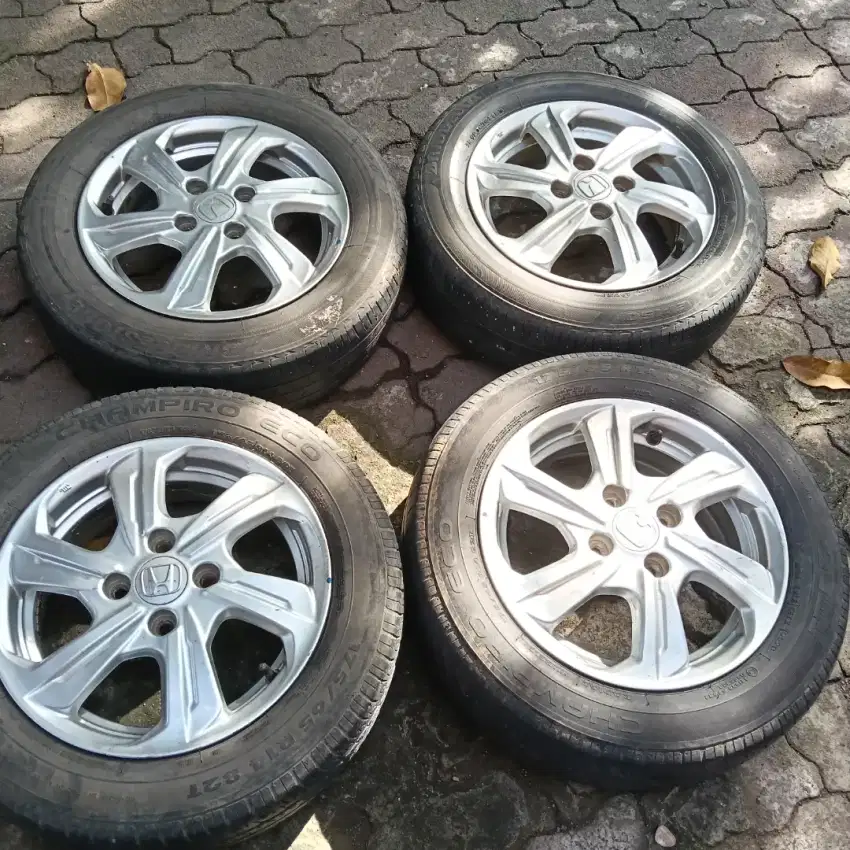 Velg Brio 2017 dan Ban 175/65 R14