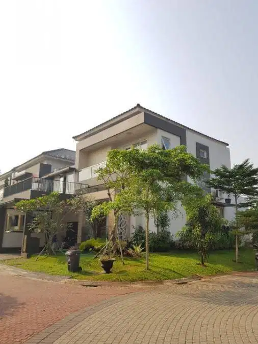 HOT SALE!!!RUMAH SIAP HUNI POSISI HOOK DI KEBAYORAN RESIDENCE BINTARO