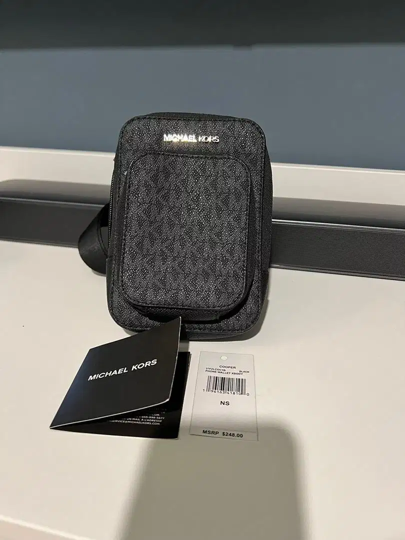 Michael Kors phone wallet cross body
