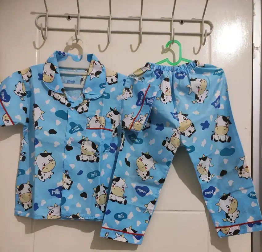 Stelan piyama anak unisex motif sapi
