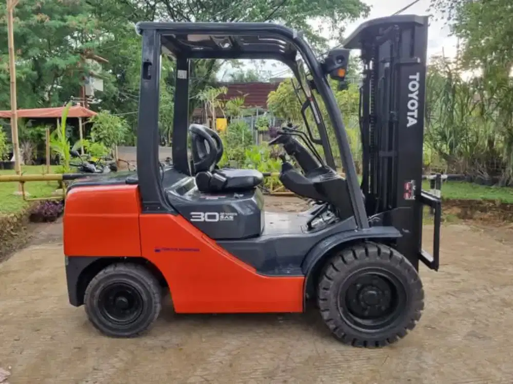 Forklift toyota 8fd 30 treelift