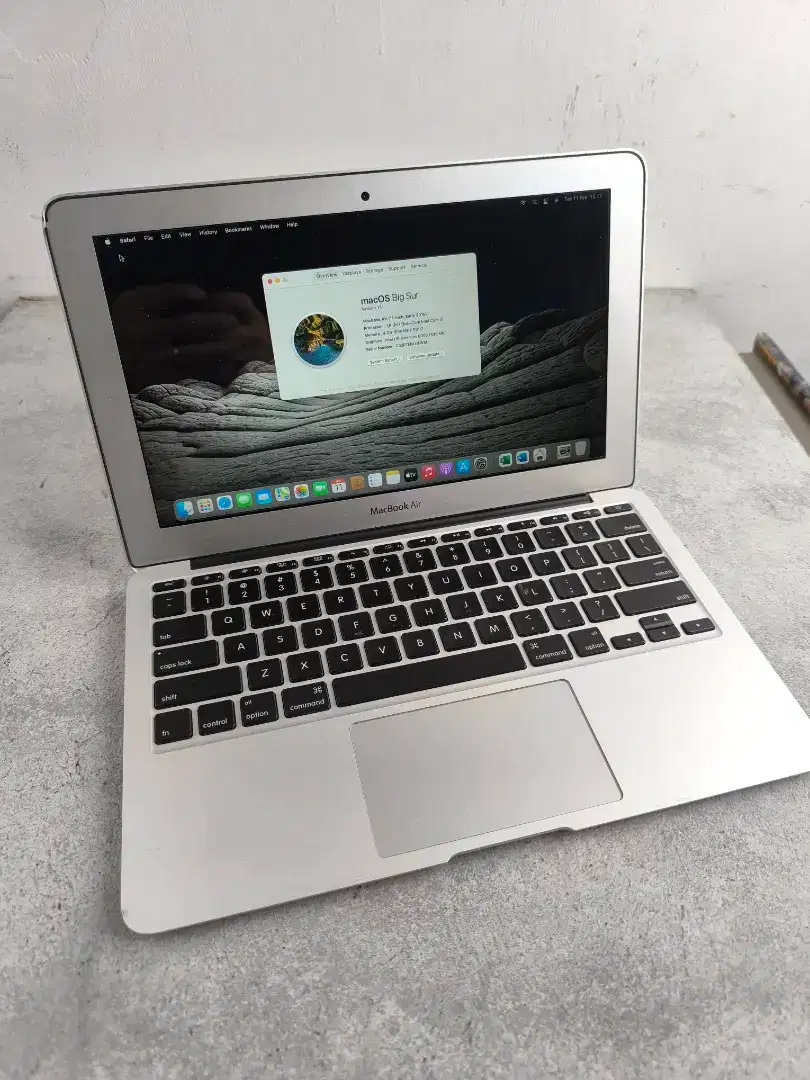 MacBook air 11 2015 4gb ram 128gb ssd