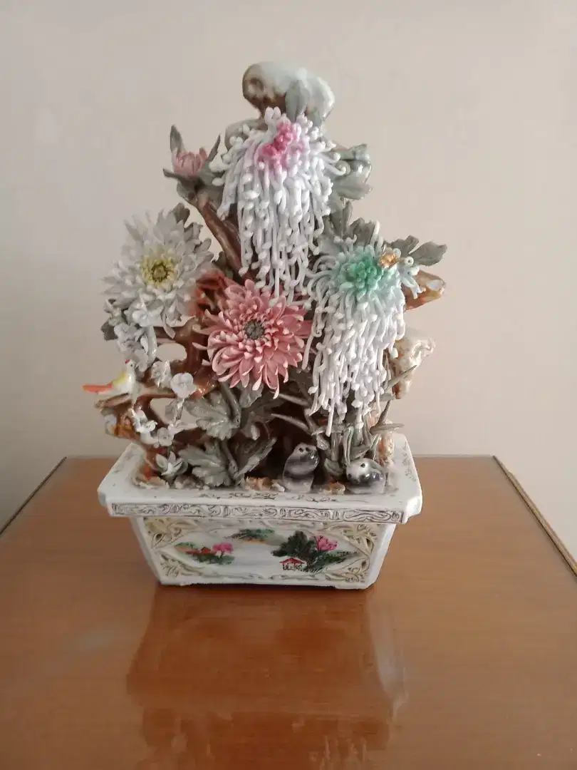 Bunga keramik , warna warni