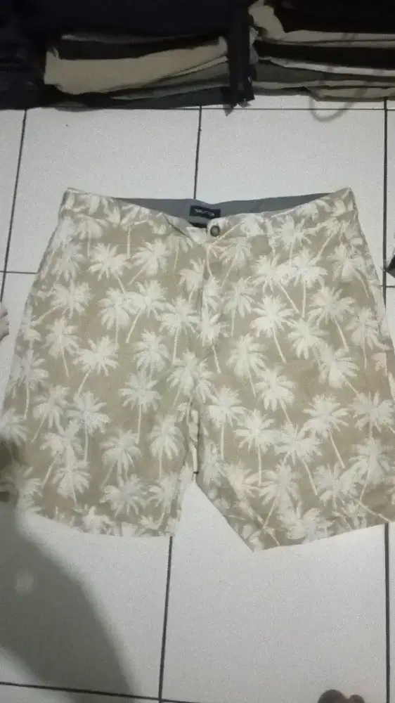 nautica size 36, LP: 47cm,kondisi baru,jual 100k