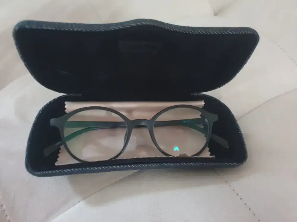 Frame kacamata Levis