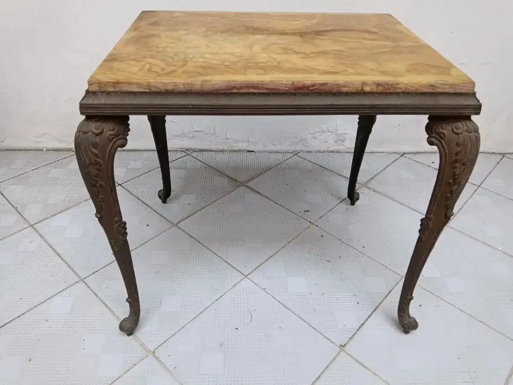 Meja antik marmer