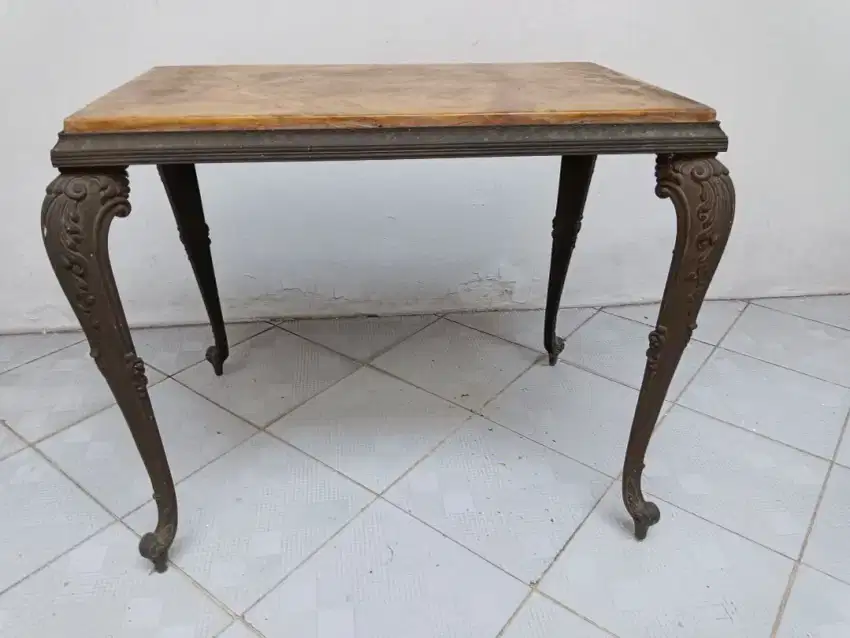 Meja antik batu onyx