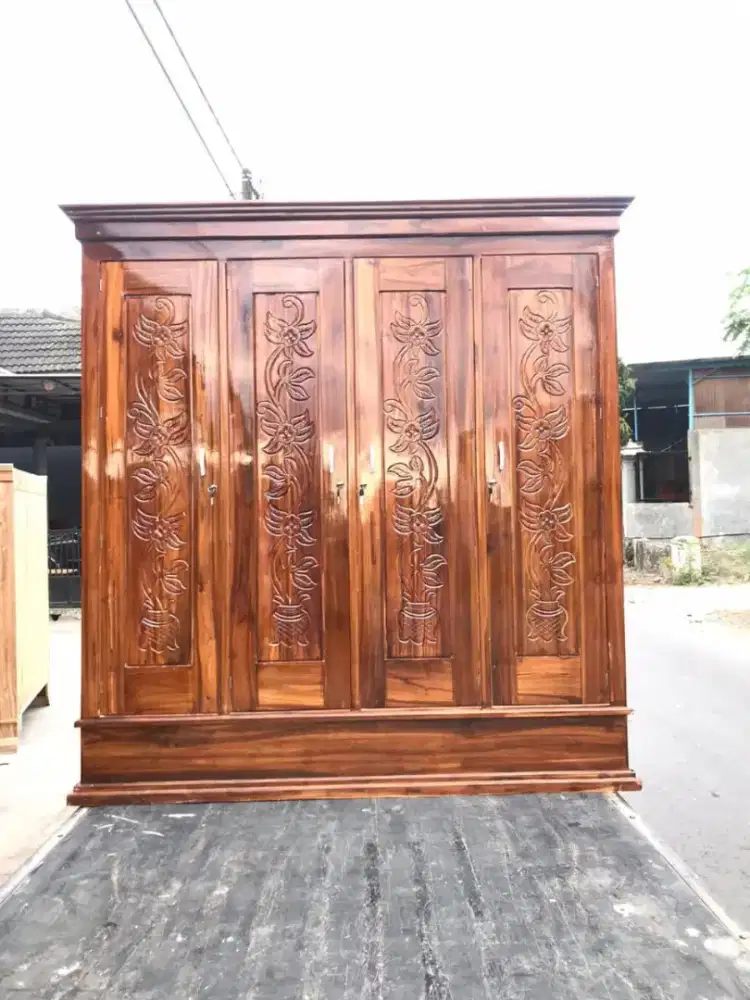 Lemari pakaian bahan kayu jati murah kuat berkualitas