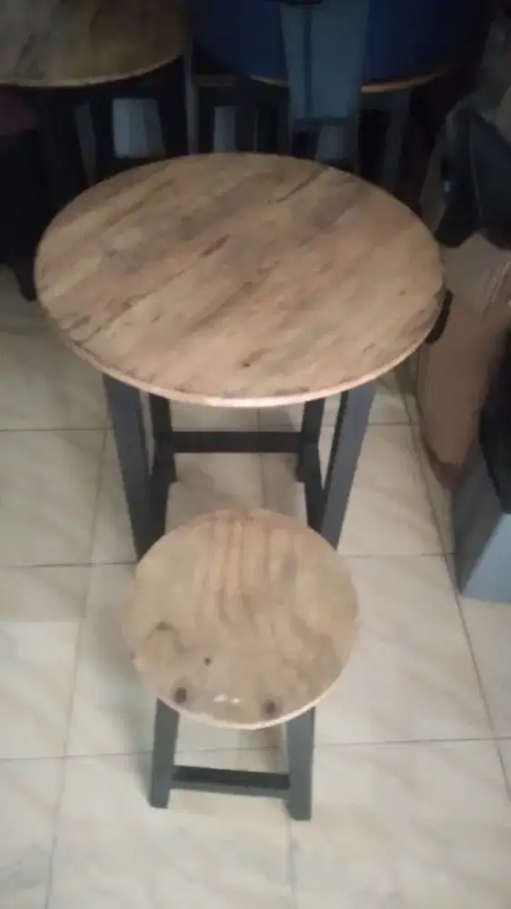 Meja dan Kursi Kayu Pinus Jati Belanda Bekas