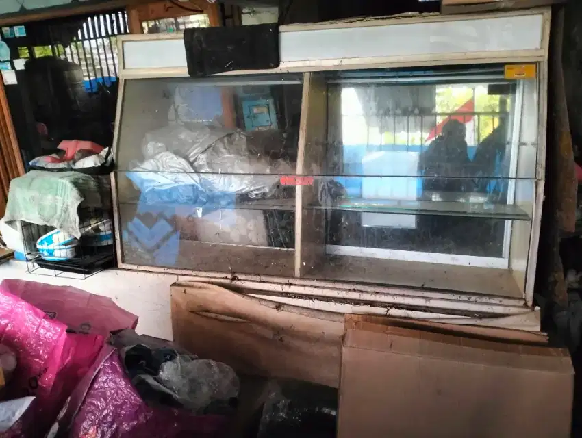 Etalase usaha warung toko sidoarjo