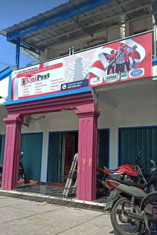 Papan / plang reklame