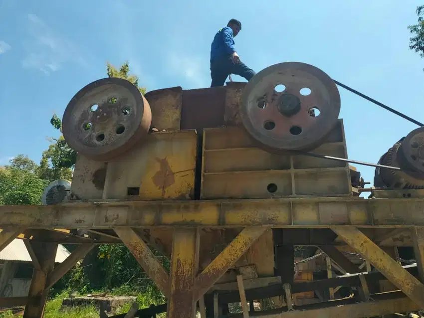 Stone Crusher Plant Kapasitan 40 Ton Per Jam Kondisi Bekas 5 Conveyors