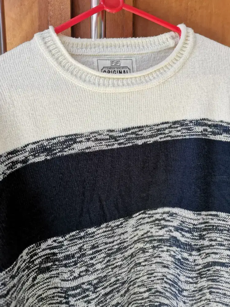 Sweater rajutan mulus