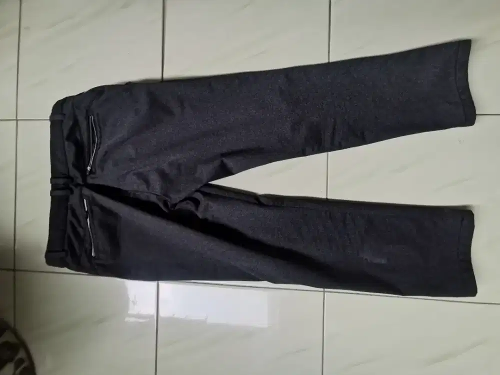 Celana chino abu-abu