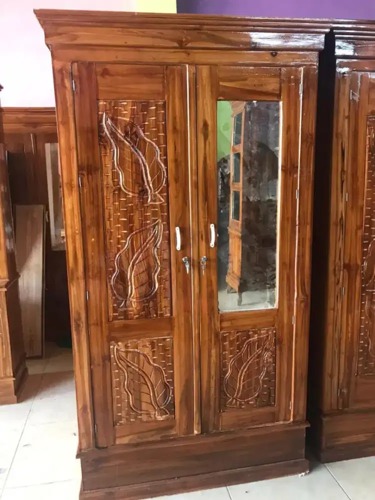 Lemari pakaian bahan kayu jati kuat
