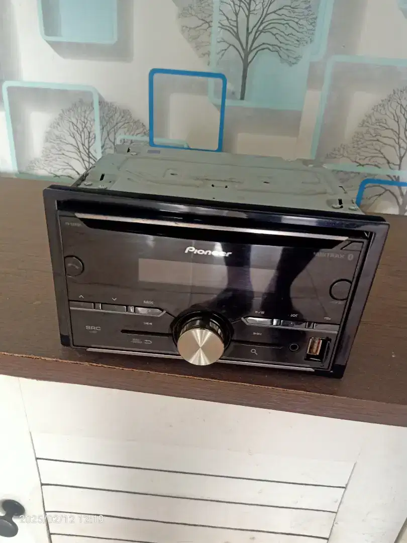 Head unit OEM Brio E 
Copotan mobil
