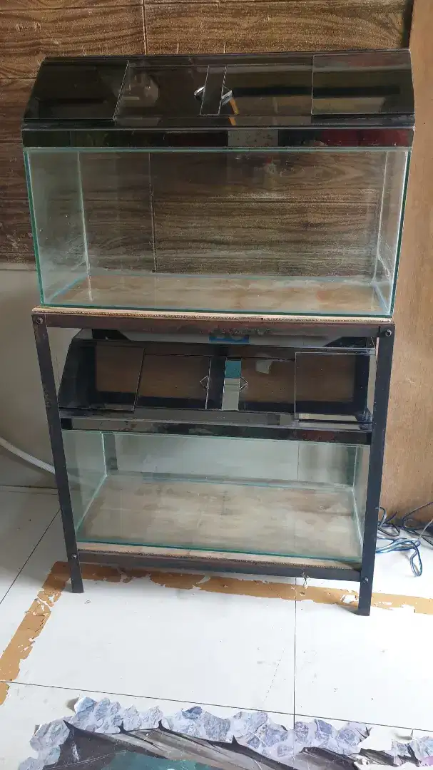 1 Set Akuarium eksekutif 99 dan raknya