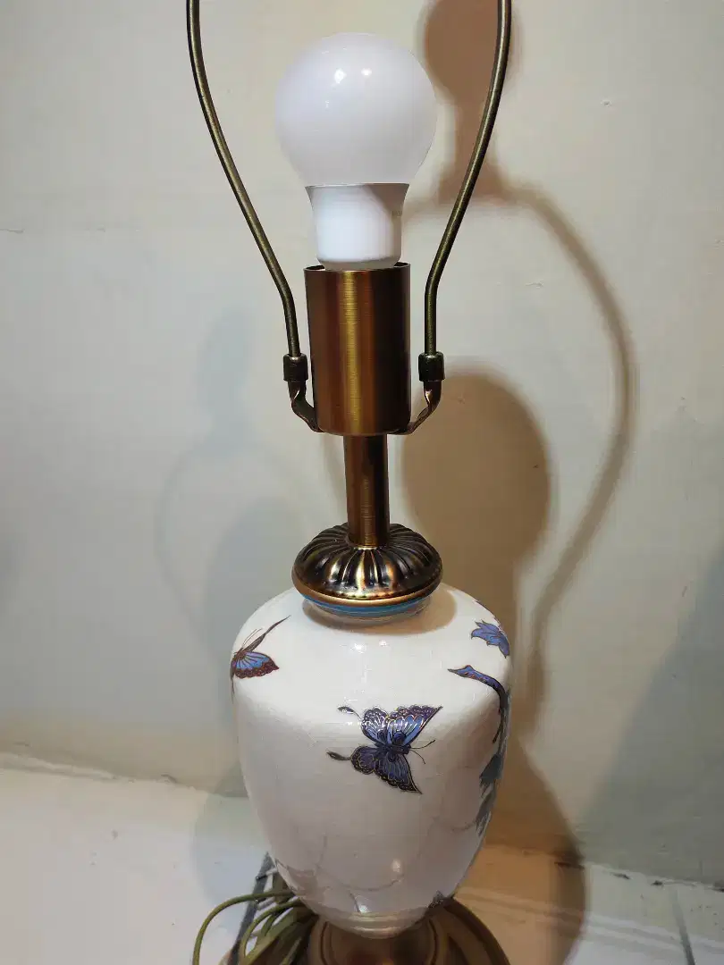 Lampu meja guci kermaik ada 2