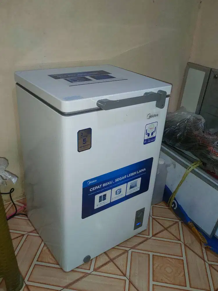 Jual murah Freezer Midea 99 L kondisi mulus normal