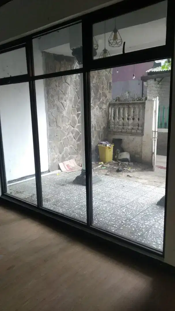 PEMASANGAN KUSEN ALUMINIUM