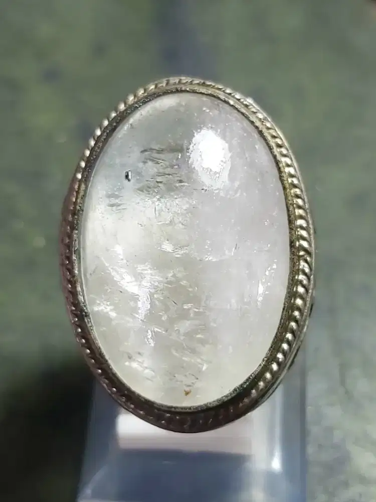 Kecubung Es
-
Ring Alpaka 8