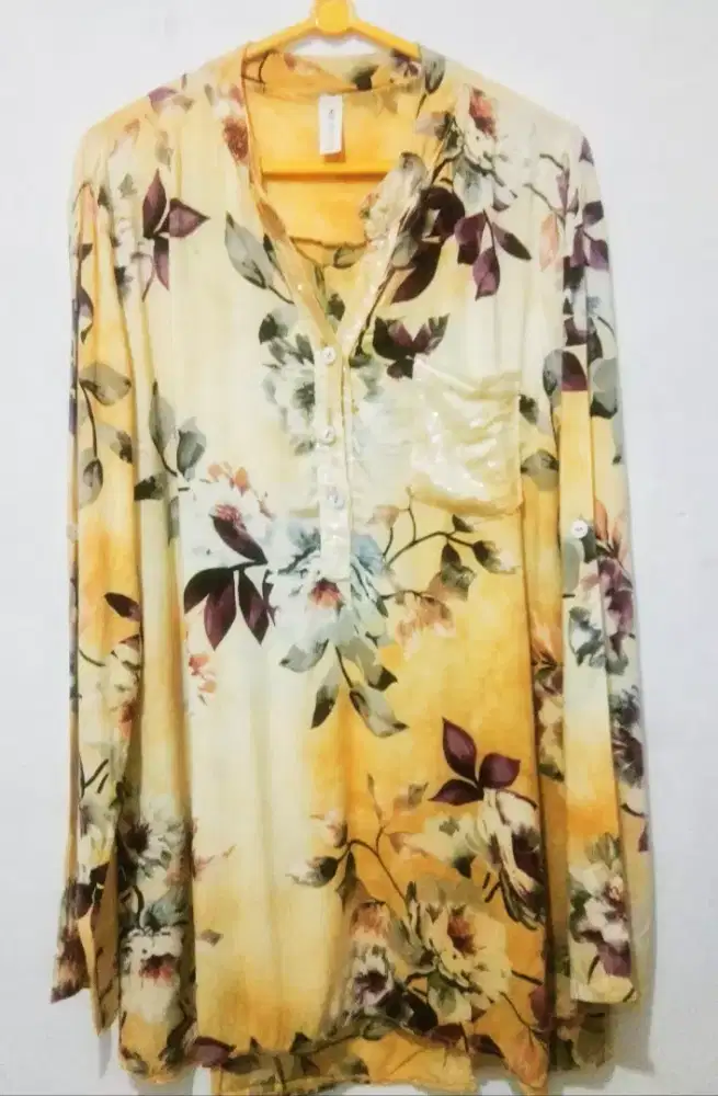 Blouse Bunga-bunga