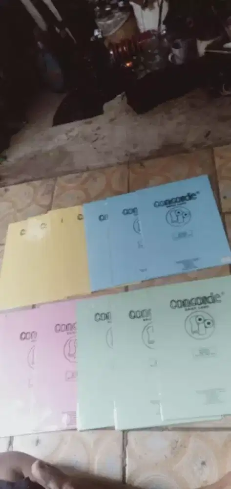 Se paket kelengkapan toko buku brg baru hrg murah se lg ada cpt yah