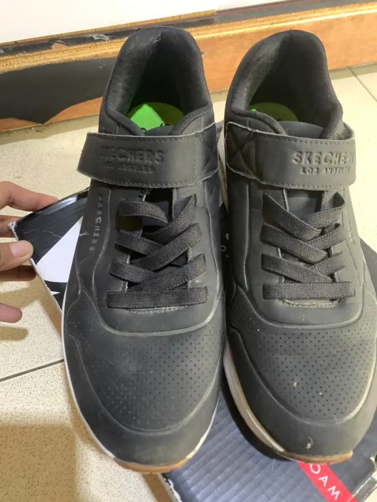 Sepatu skecher prelove