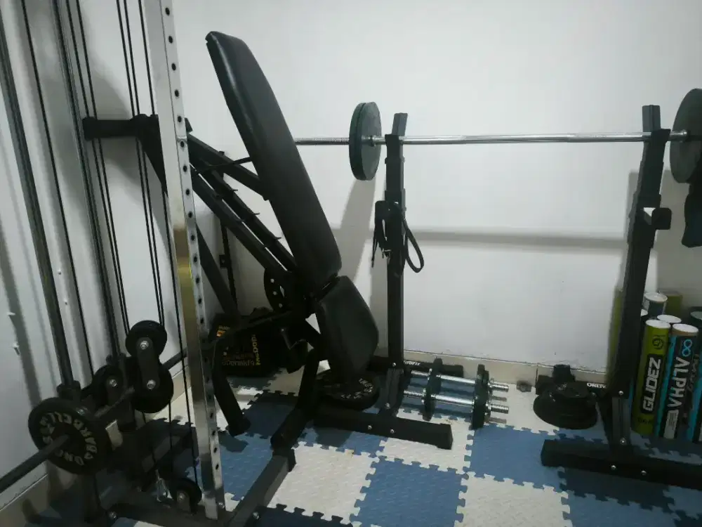 Fitness bench, barbel, single cross over