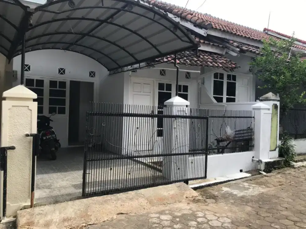 Disewakan rumah nyaman, tengah kota, sewa tahunan