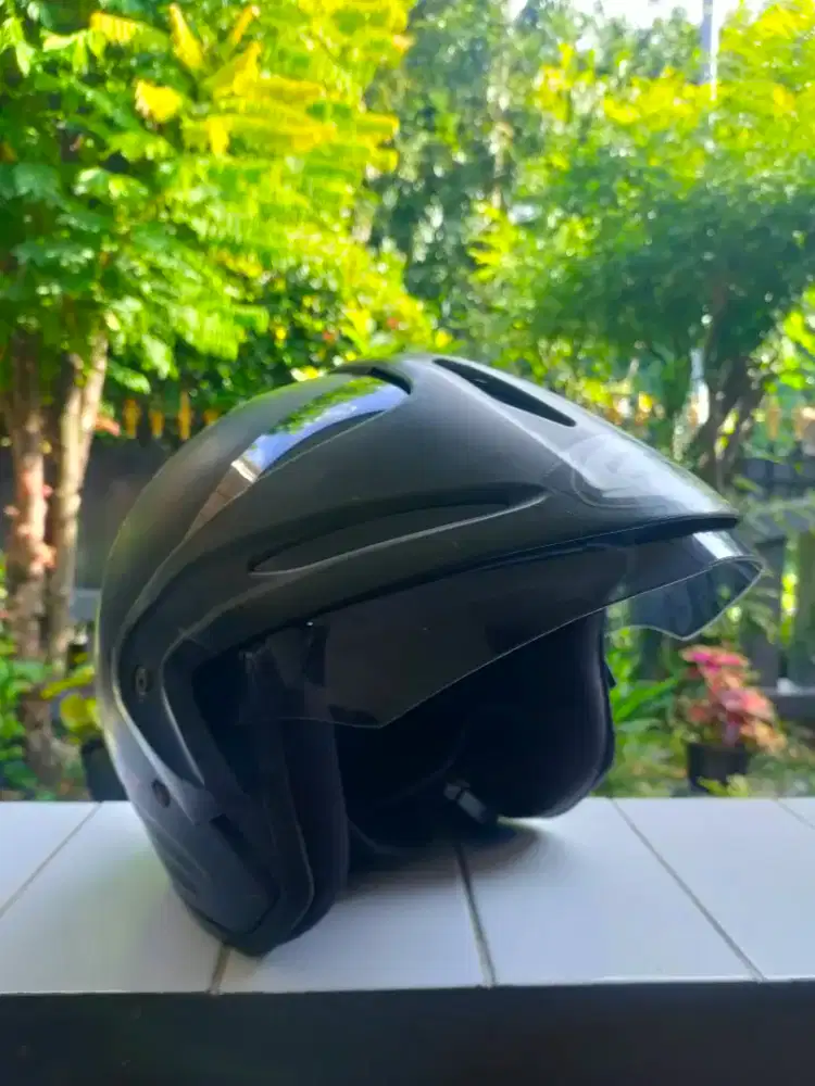 Helm HIU warna hitam SNI