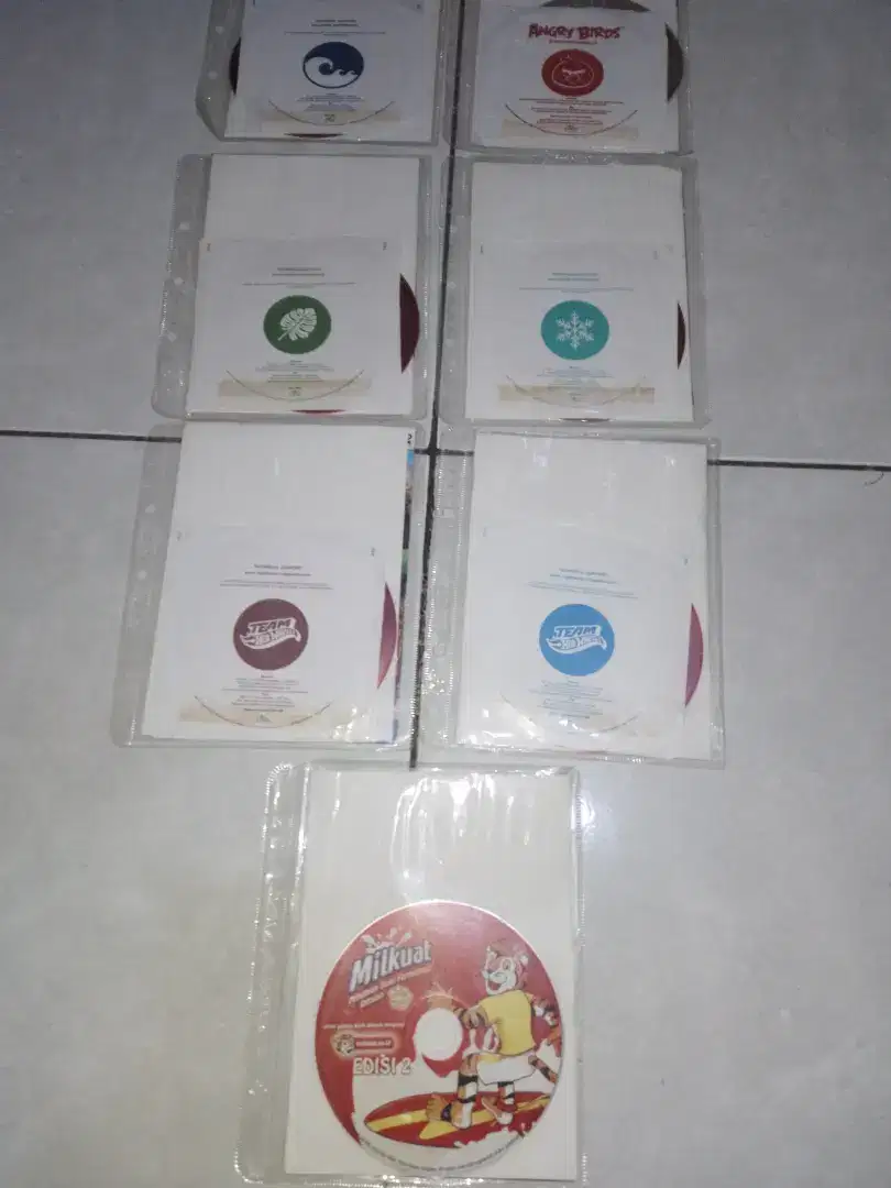 koleksi cd rom game komputer/laptop, ada 7pcs, asli, kondisi ok, nego