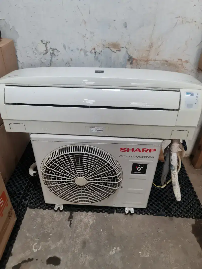 AC sharp inverter 1/2 PK  daya 330 watt