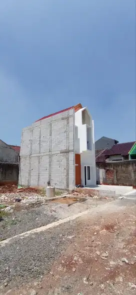 RUMAH MURAH JAKARTA 2LANTAI LOKASI STRATEGIS PINGGIR JALAN RAYA