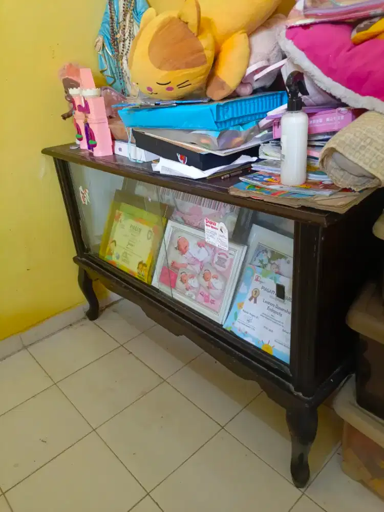Dijual lemari kayu Tua antik
