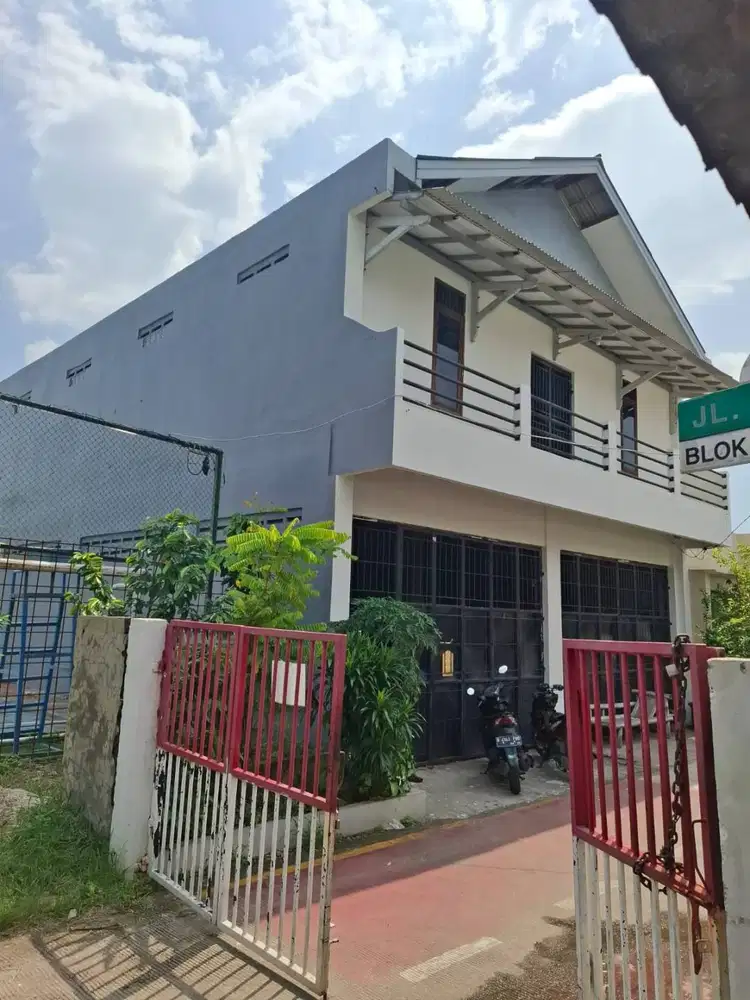 Bangunan tingkat 8 kamar cocok untuk kos-kosan