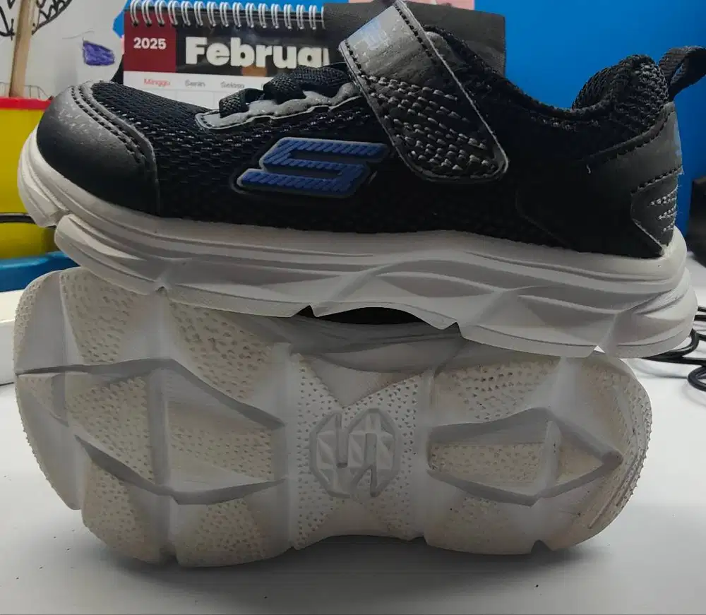 Sepatu  Anak warna Hitam