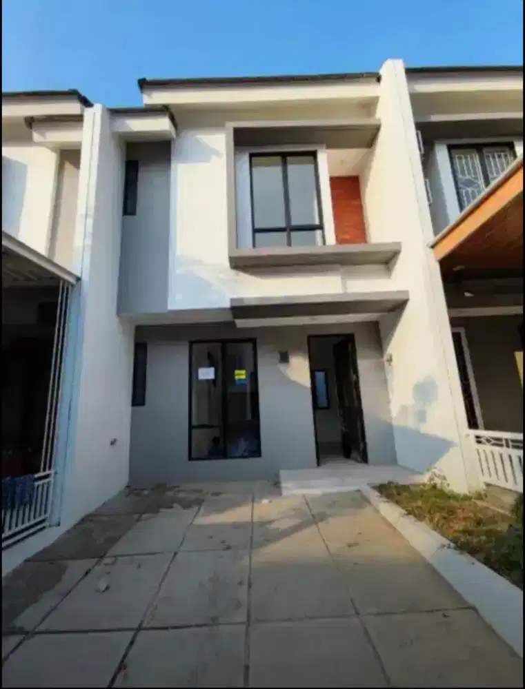 DISEWAKAN RUMAH 2 LANTAI GRAND BATAVIA TANGERANG PERTAHUN